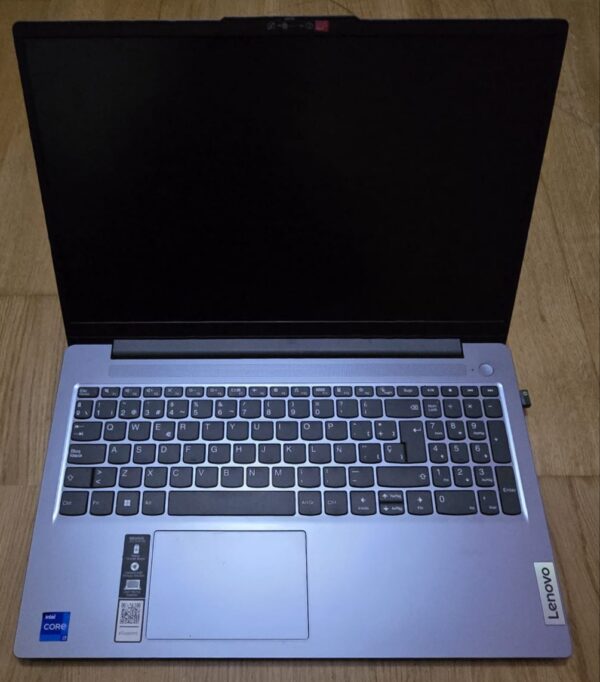 Lenovo IdeaPad Slim 3 15IRH8